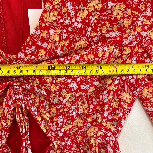 Lush NWT Playing at Perfect Red Floral Balloon Long Sleeve Romper Cut Out, L - Picture 14 of 15